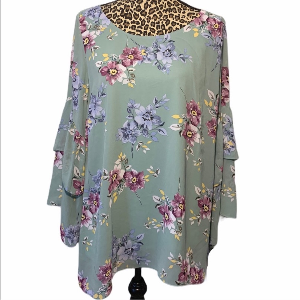 2/$15 MICHEL STUDIO | Floral Bell Sleeve Blouse